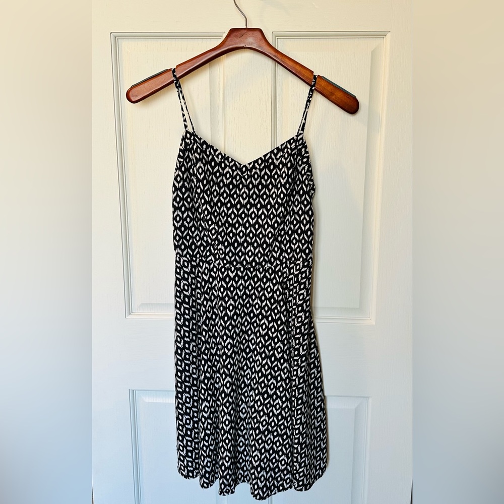 Old Navy Fit and Flare Black and White Spaghetti Strap Dress - M